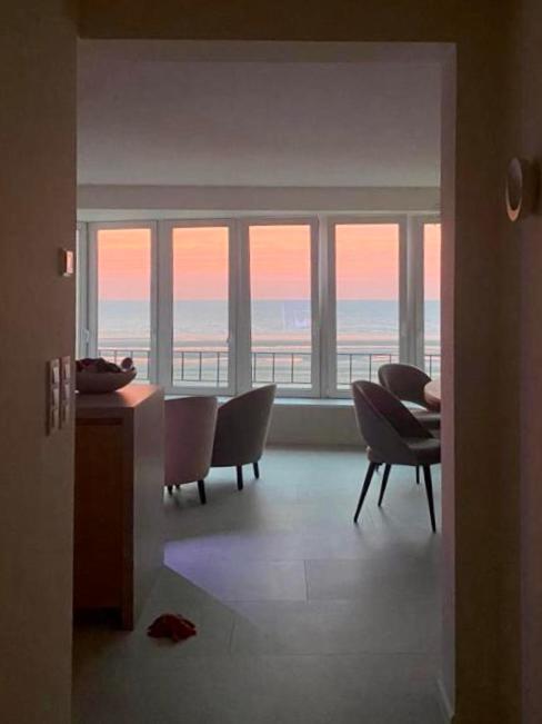 Apartmán Zeedijk Oostduinkerke Frontaal Zeezicht - Volledig Gerenoveerd 2022! Exteriér fotografie